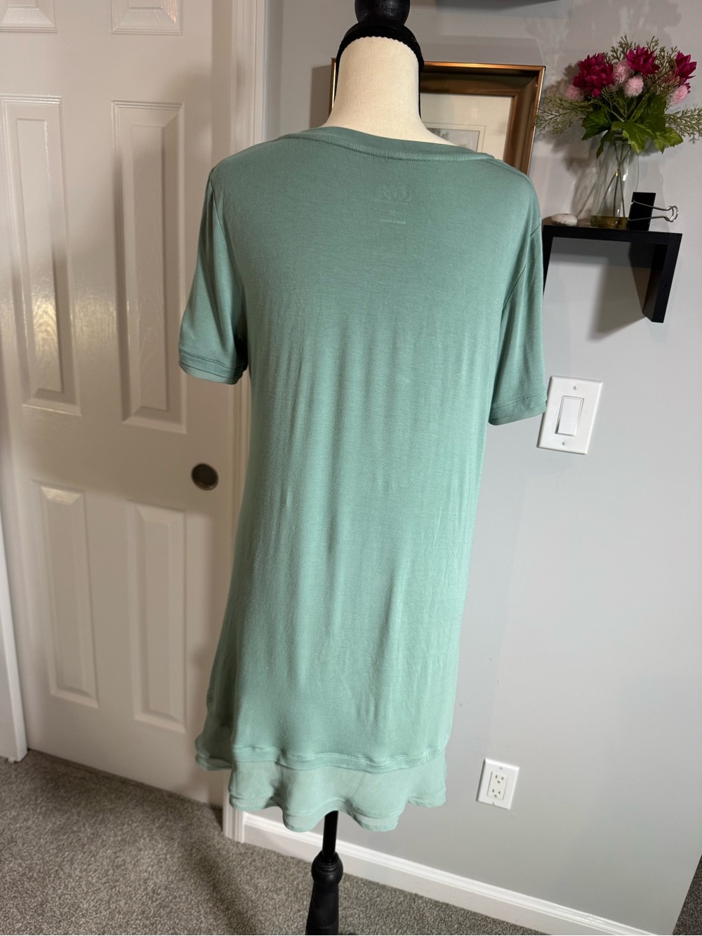 LOGO by Lori Goldstein Lagenlook Sage Green V-Neck Tunic with Pockets SZ M - Picture 2 of 7